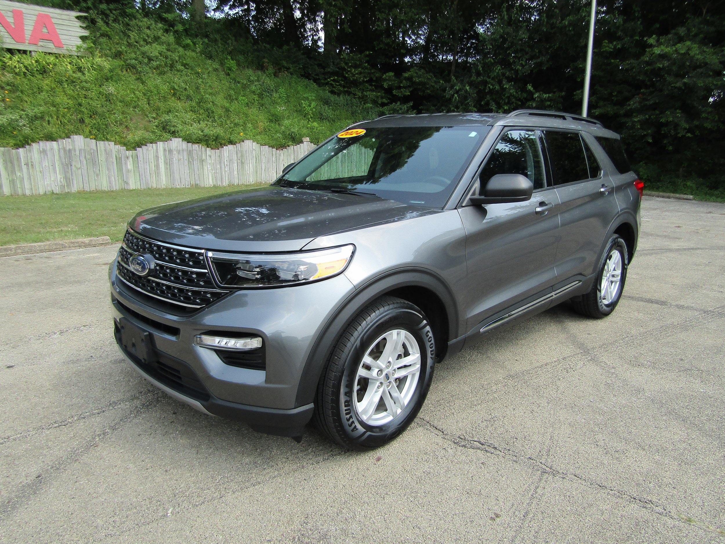 Used 2024 Ford Explorer XLT w/ Equipment Group 202A AWD/4WD image 8