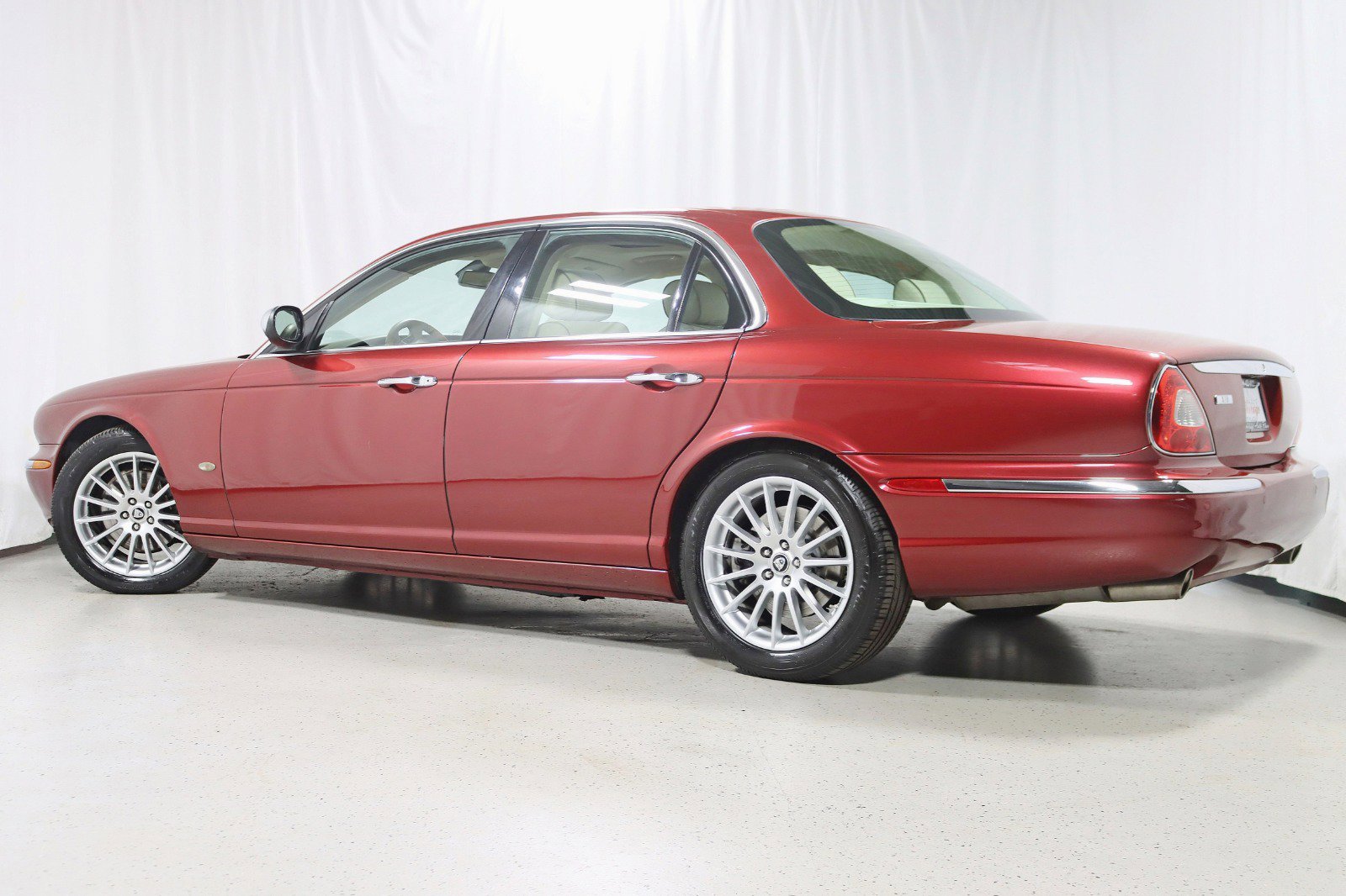 Used 2007 Jaguar XJ8 image 9