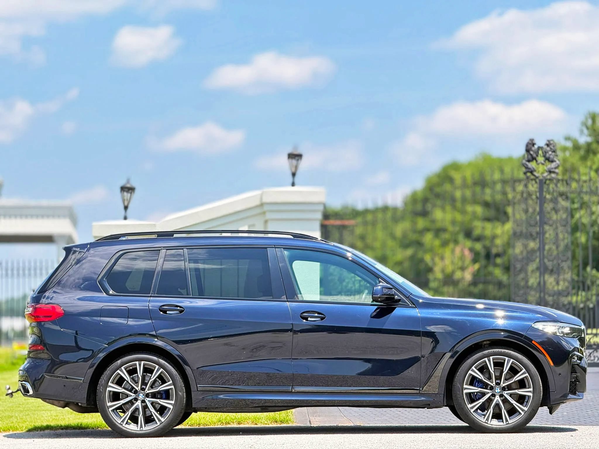 Used 2019 BMW X7 xDrive50i w/ M Sport Package AWD/4WD image 6