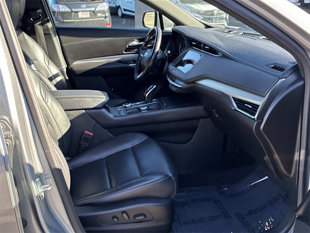 Used 2023 Cadillac XT4 Premium Luxury image 10