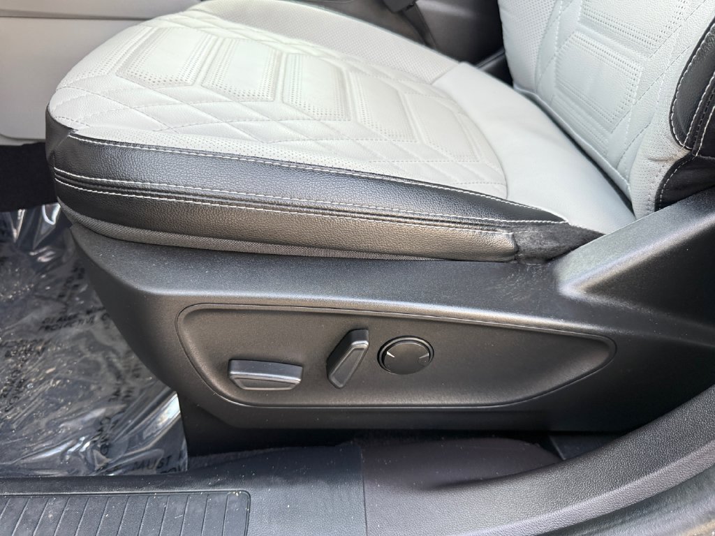Used 2023 Ford Escape Platinum w/ Premium Technology Package AWD/4WD image 10