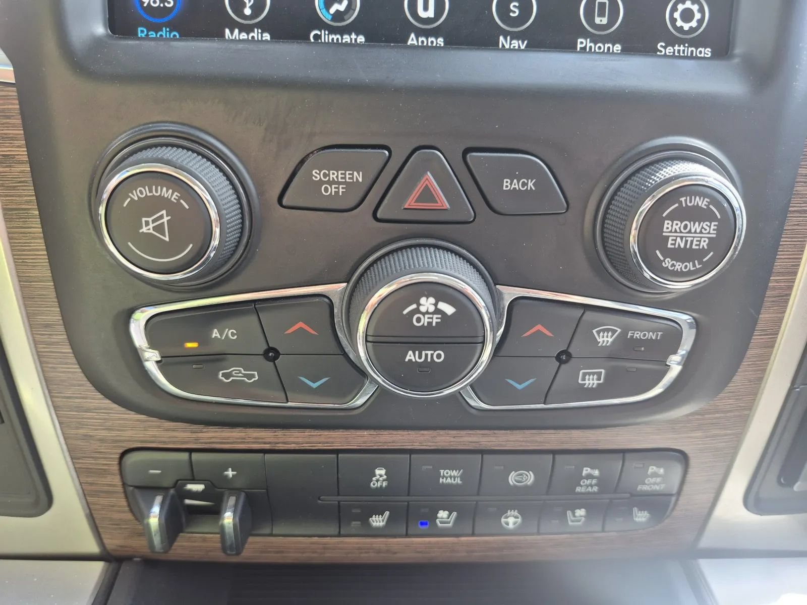 Used 2018 RAM 2500 Laramie AWD/4WD image 32