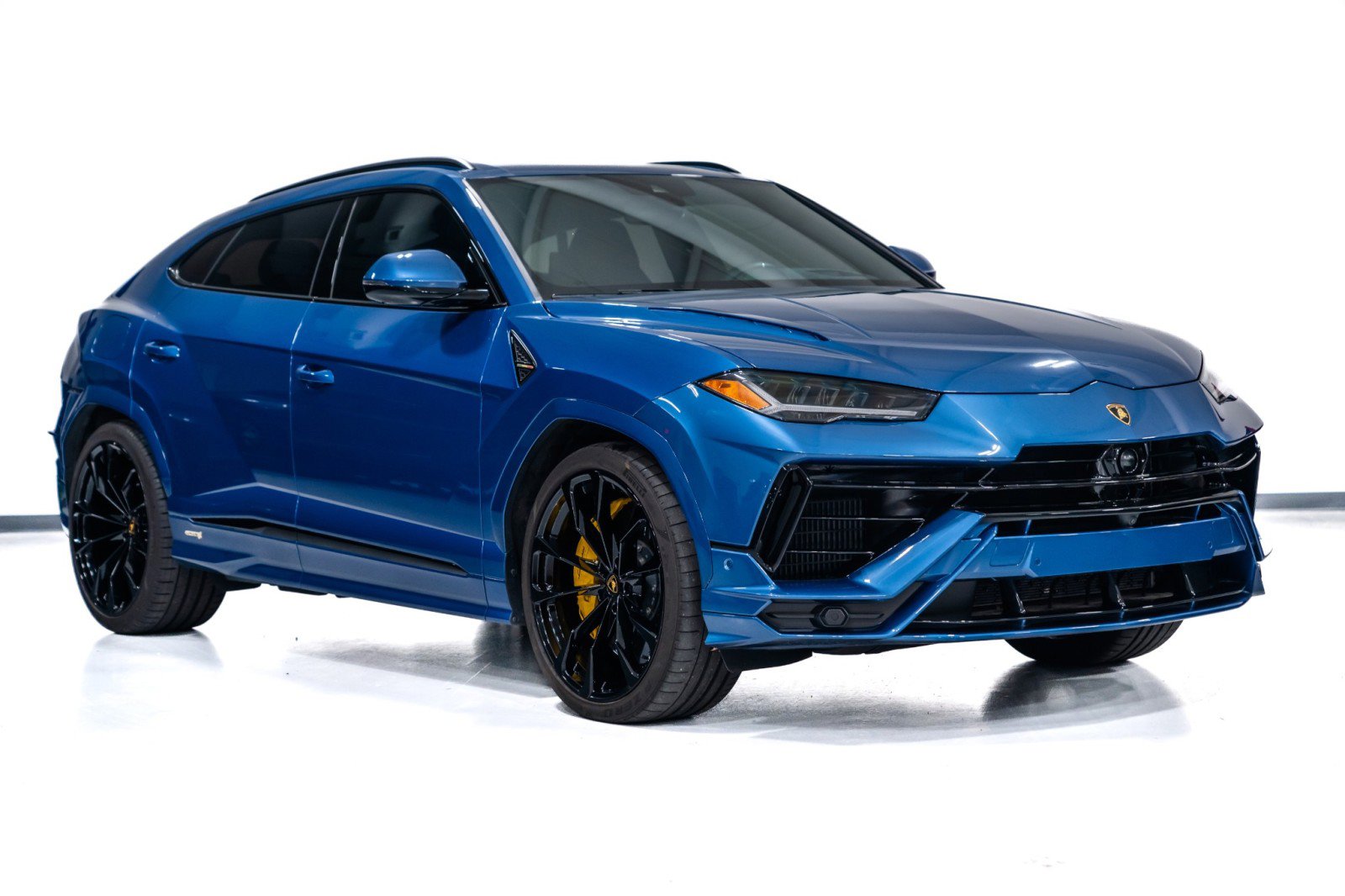 Used 2024 Lamborghini Urus S image 2