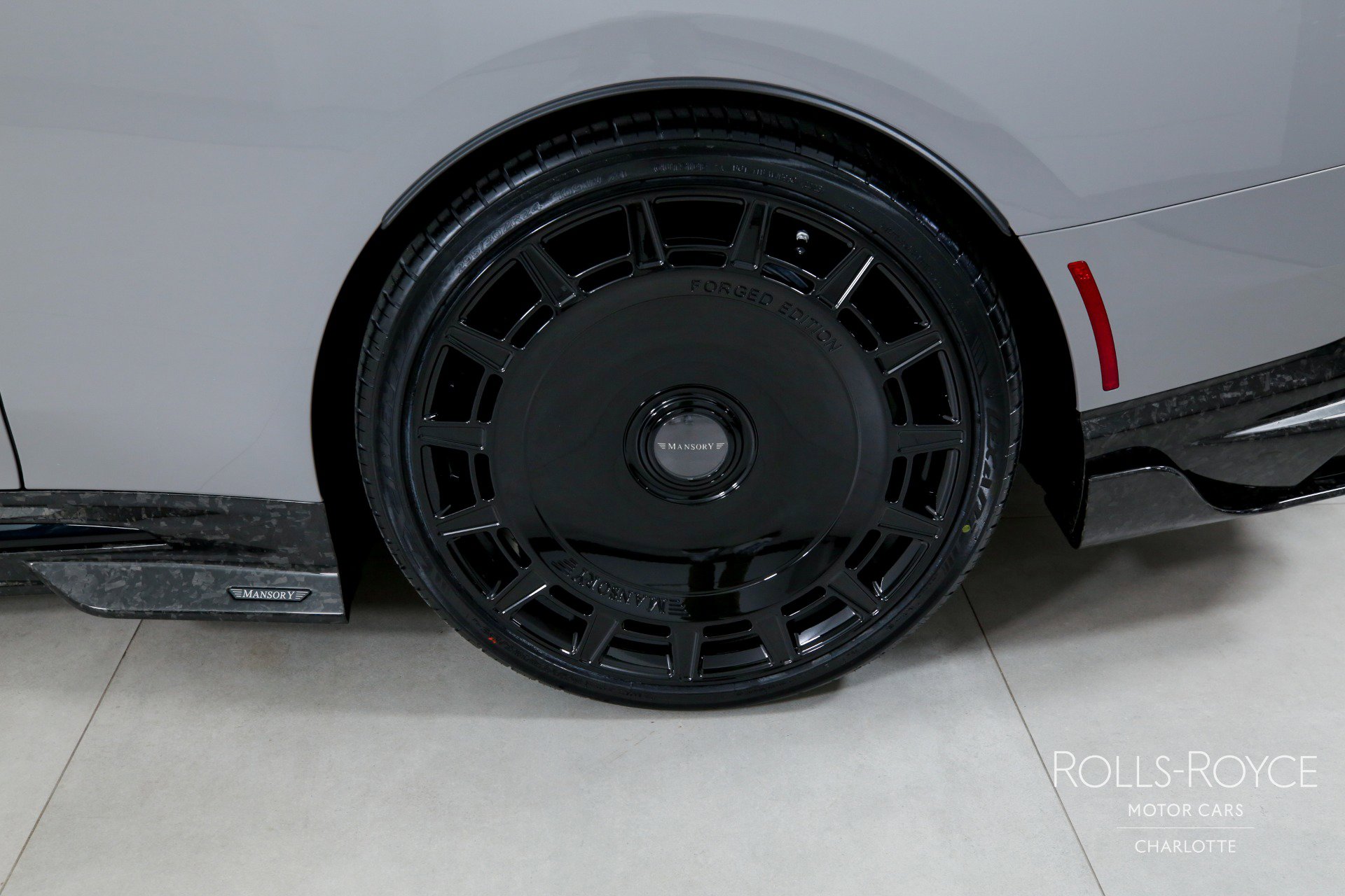 Used 2025 Rolls-Royce Spectre Black Badge w/ Spectre Enhancement Package image 35