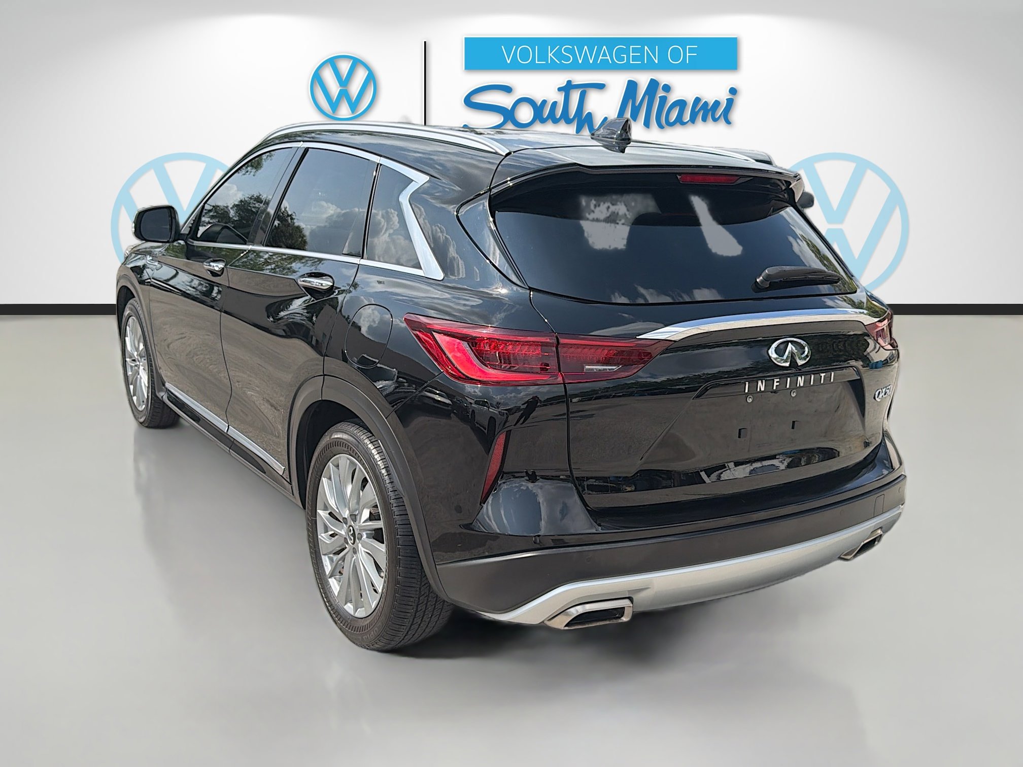 Used 2024 INFINITI QX50 Luxe w/ Accent Package FWD image 5