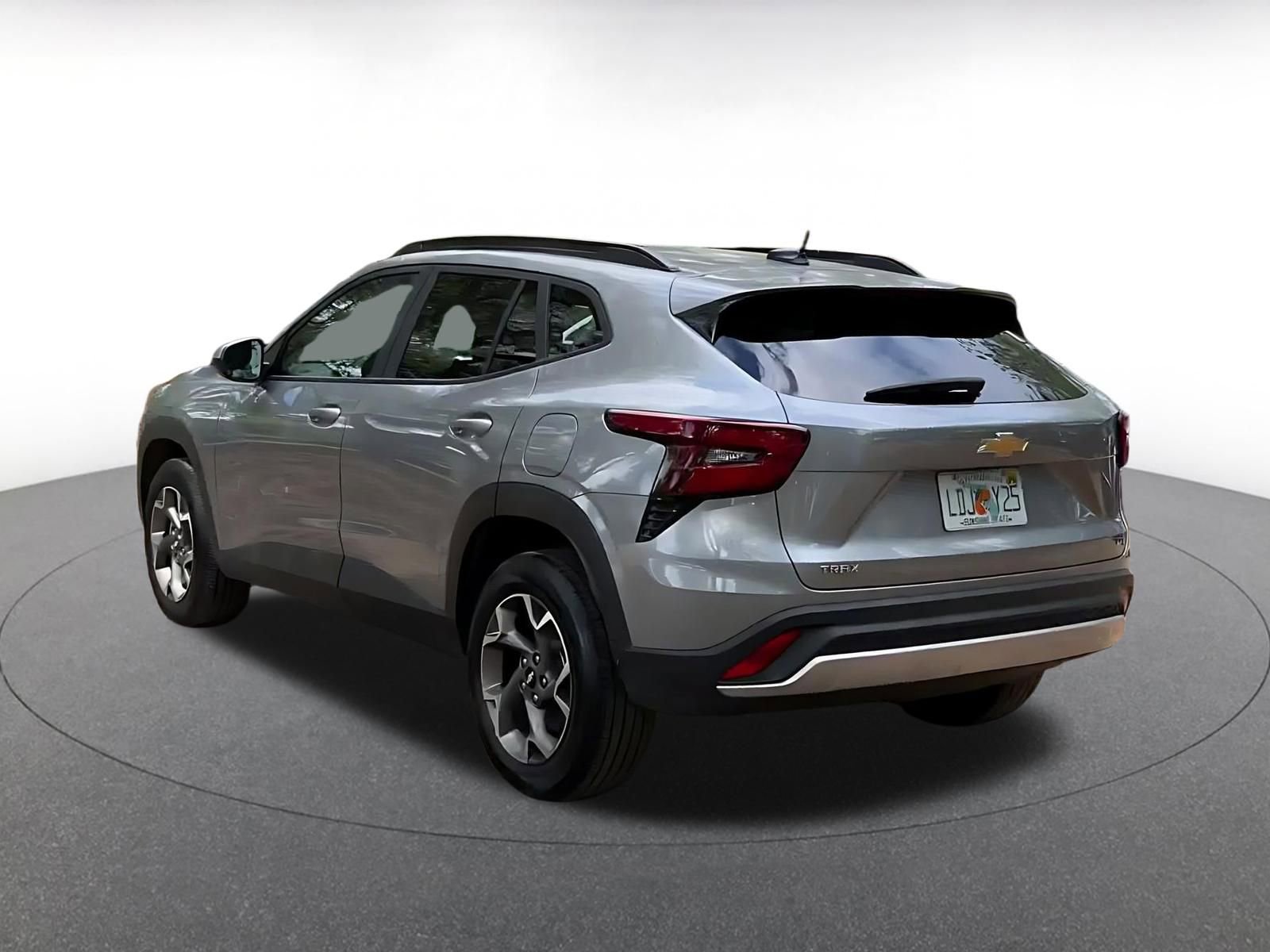 Used 2025 Chevrolet Trax LT image 11