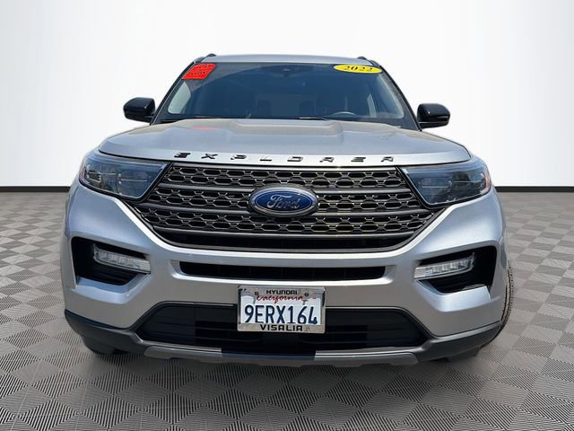 Used 2022 Ford Explorer XLT w/ Equipment Group 202A AWD/4WD image 2