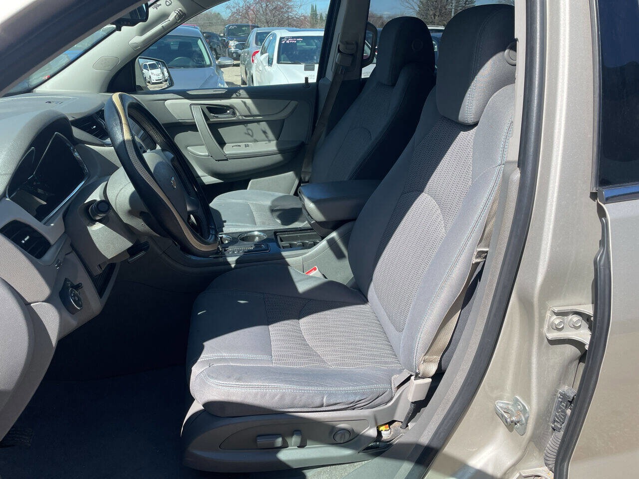 Used 2017 Chevrolet Traverse LT w/ Style and Technology Package image 9