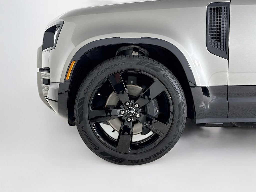 Used 2025 Land Rover Defender 110 X-Dynamic SE AWD/4WD image 26