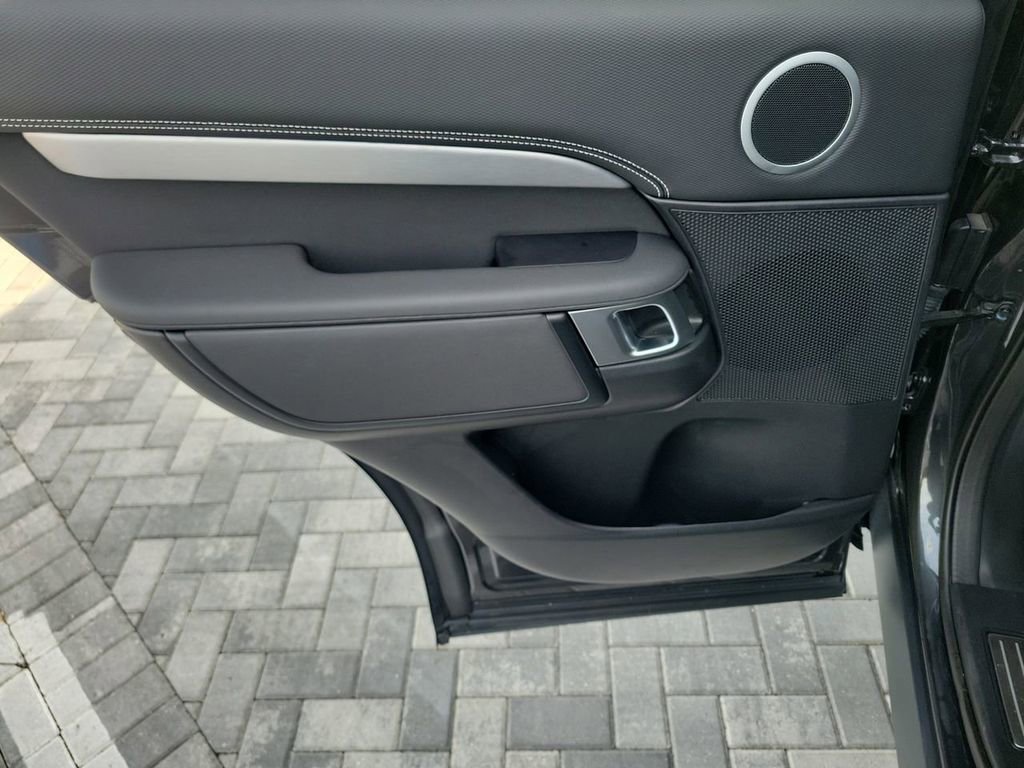 Certified 2024 Land Rover Discovery Dynamic SE AWD/4WD image 22