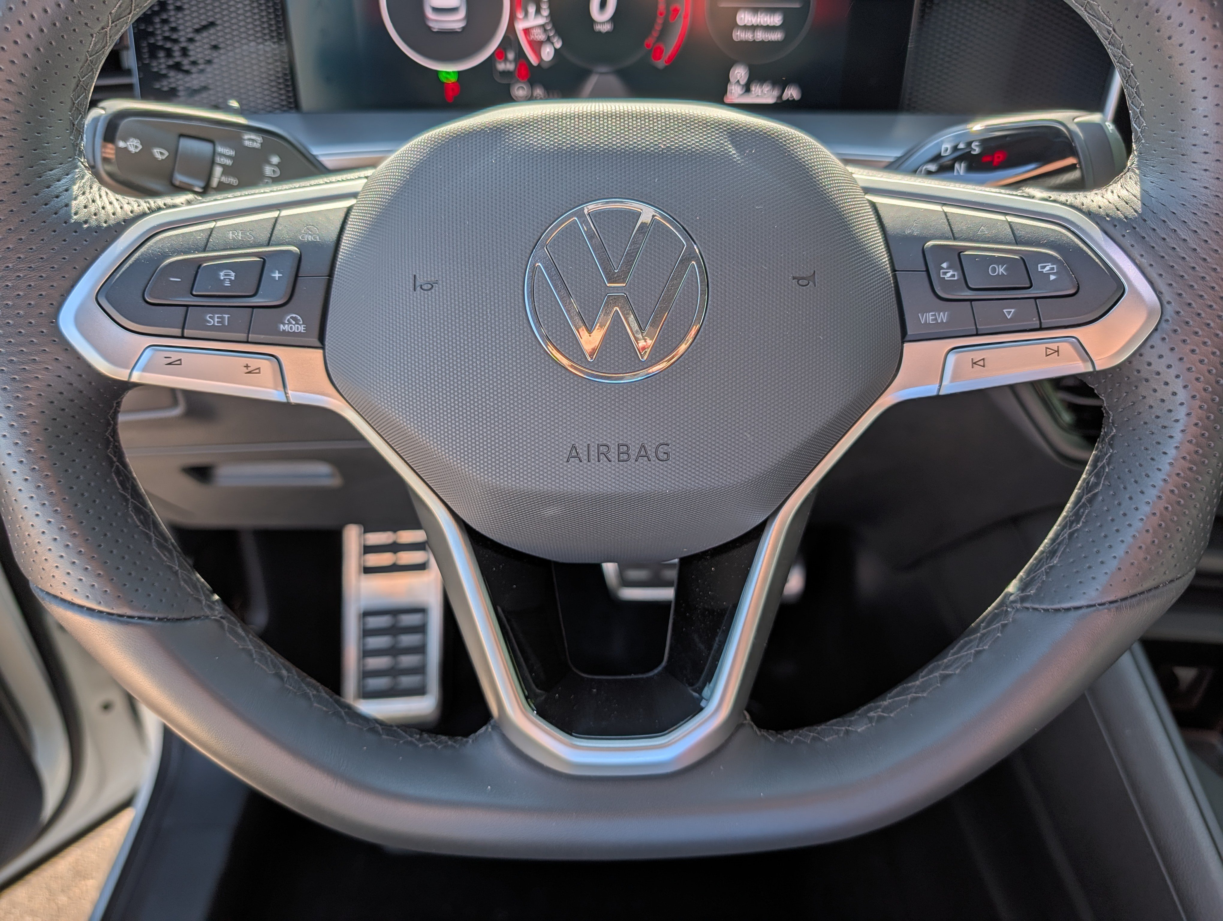 Certified 2026 Volkswagen Tiguan SE R-Line AWD/4WD image 25