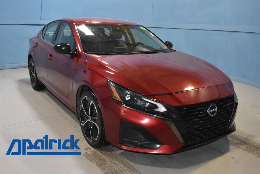 Used 2023 Nissan Altima 2.5 SR image 1