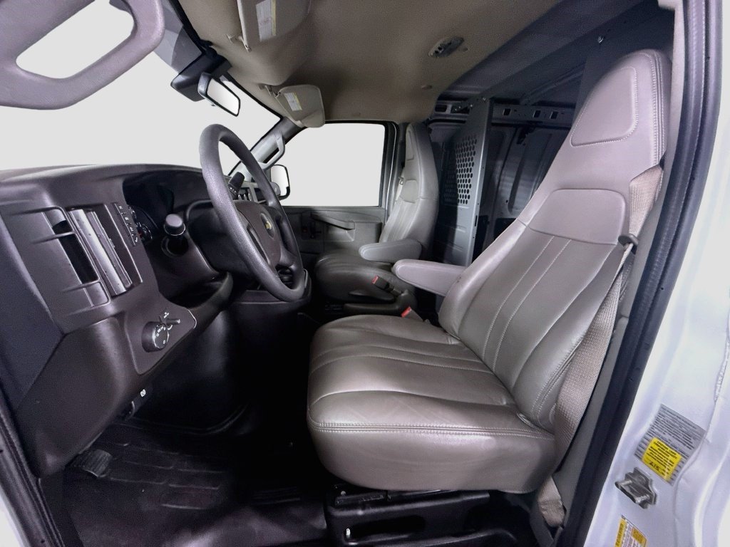 Used 2025 Chevrolet Express 2500 RWD image 17