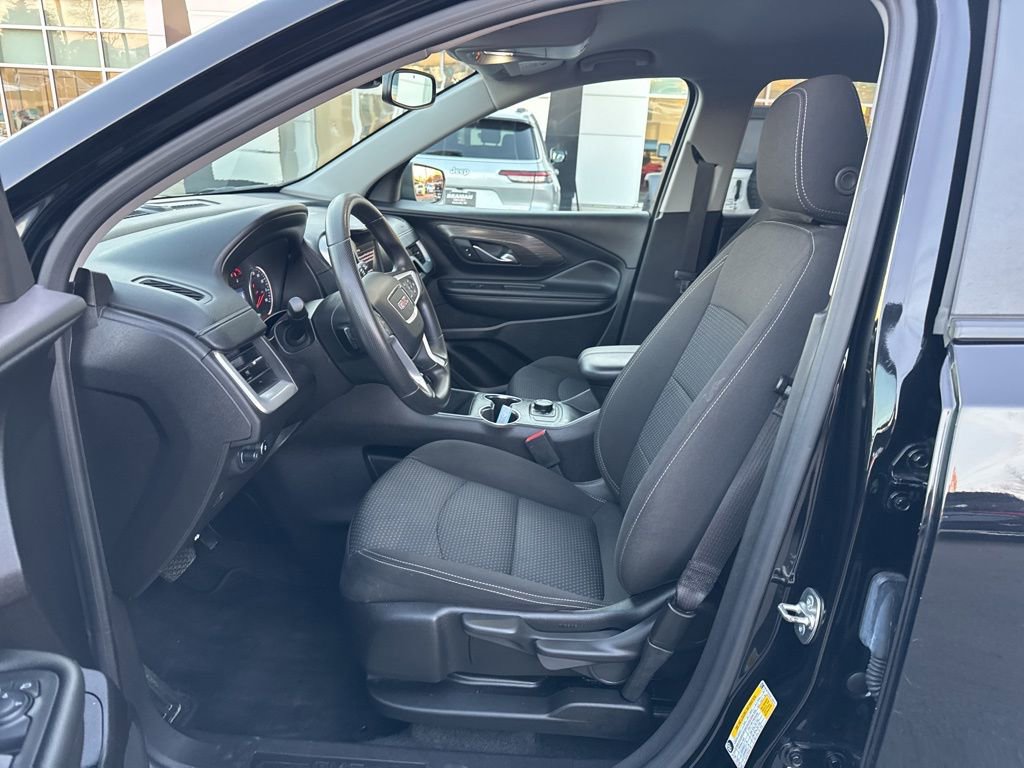 Used 2024 GMC Terrain SLE image 17