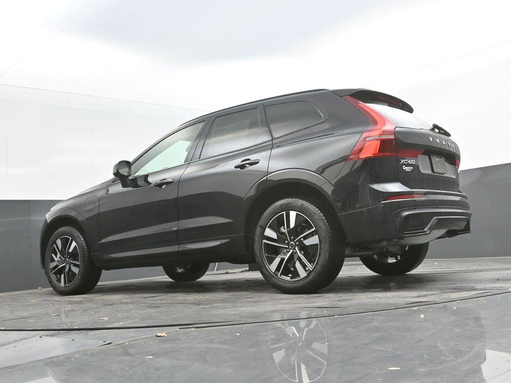 New 2026 Volvo XC60 T8 Core w/ Climate Package image 32