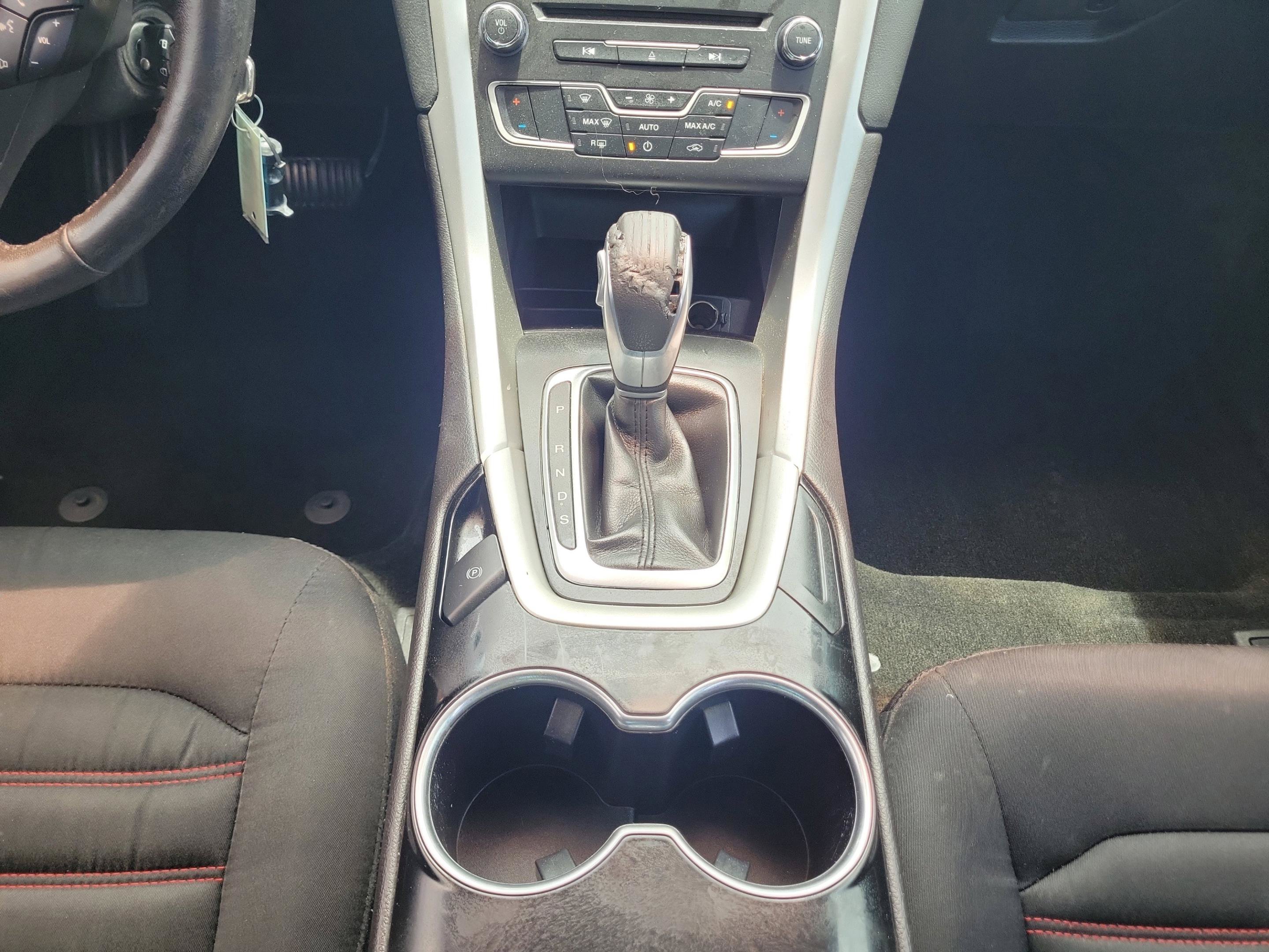 Used 2016 Ford Fusion SE FWD image 15