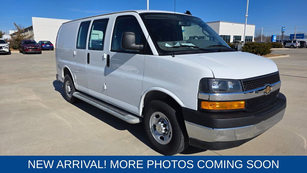 Used 2024 Chevrolet Express 2500 Work Van w/ Driver Convenience Package image 7