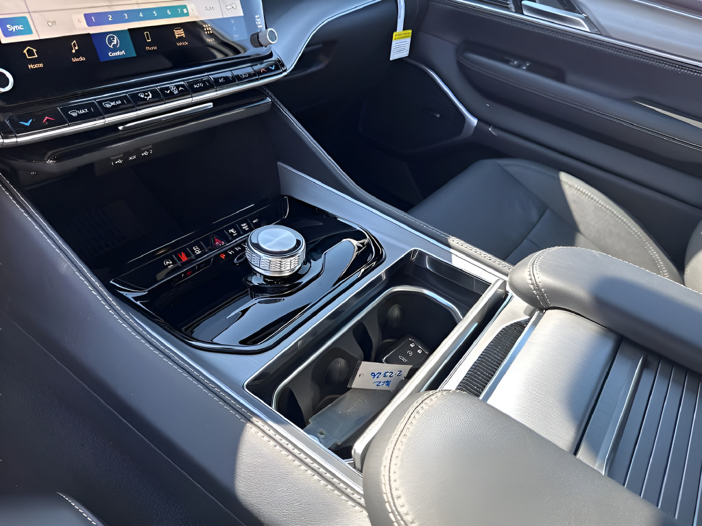 New 2026 Jeep Grand Wagoneer L 2WD image 37