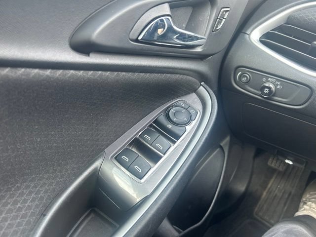 Used 2022 Chevrolet Malibu LS FWD image 33