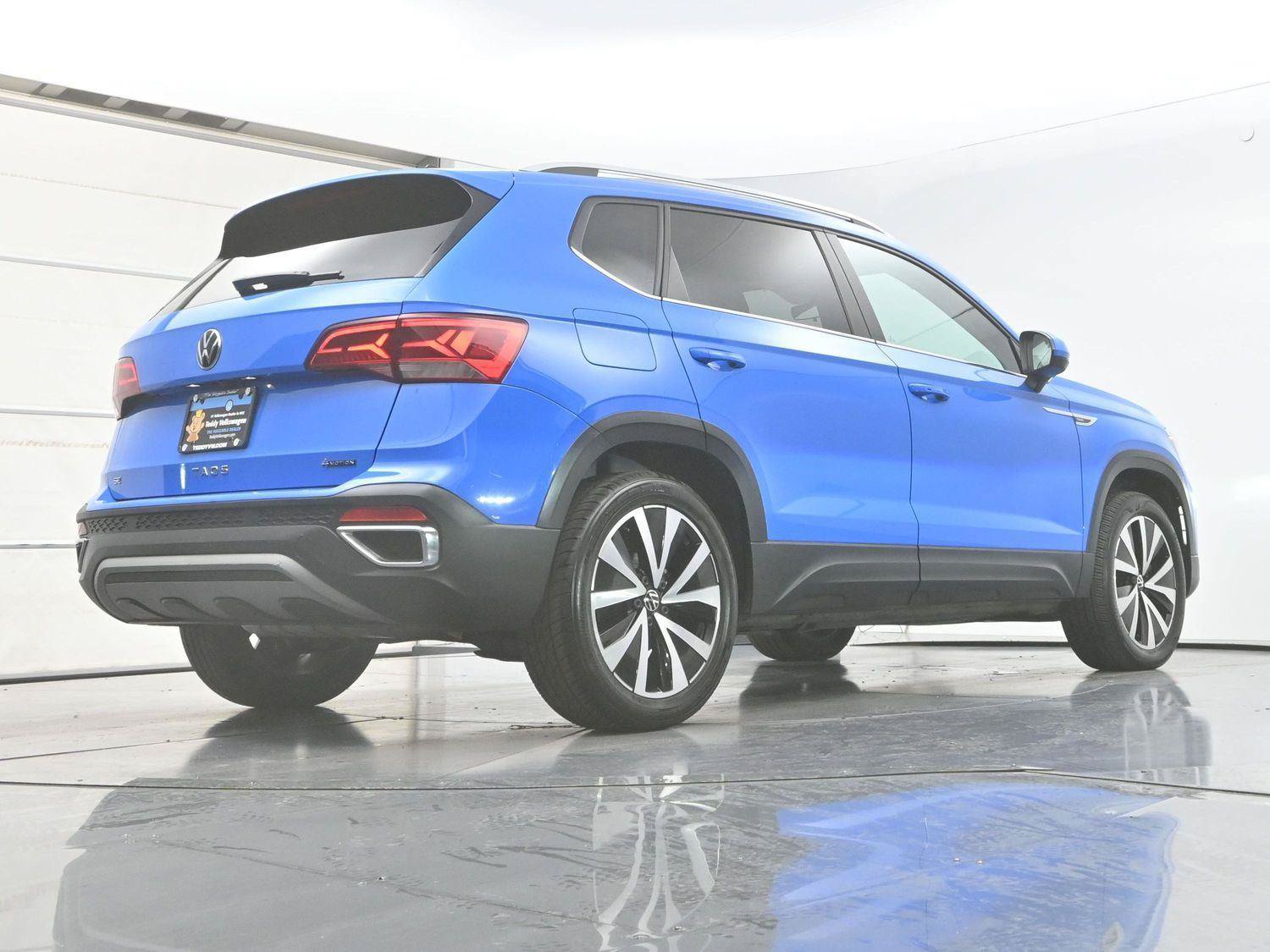 Used 2023 Volkswagen Taos SE w/ Panoramic Sunroof Package AWD/4WD image 32