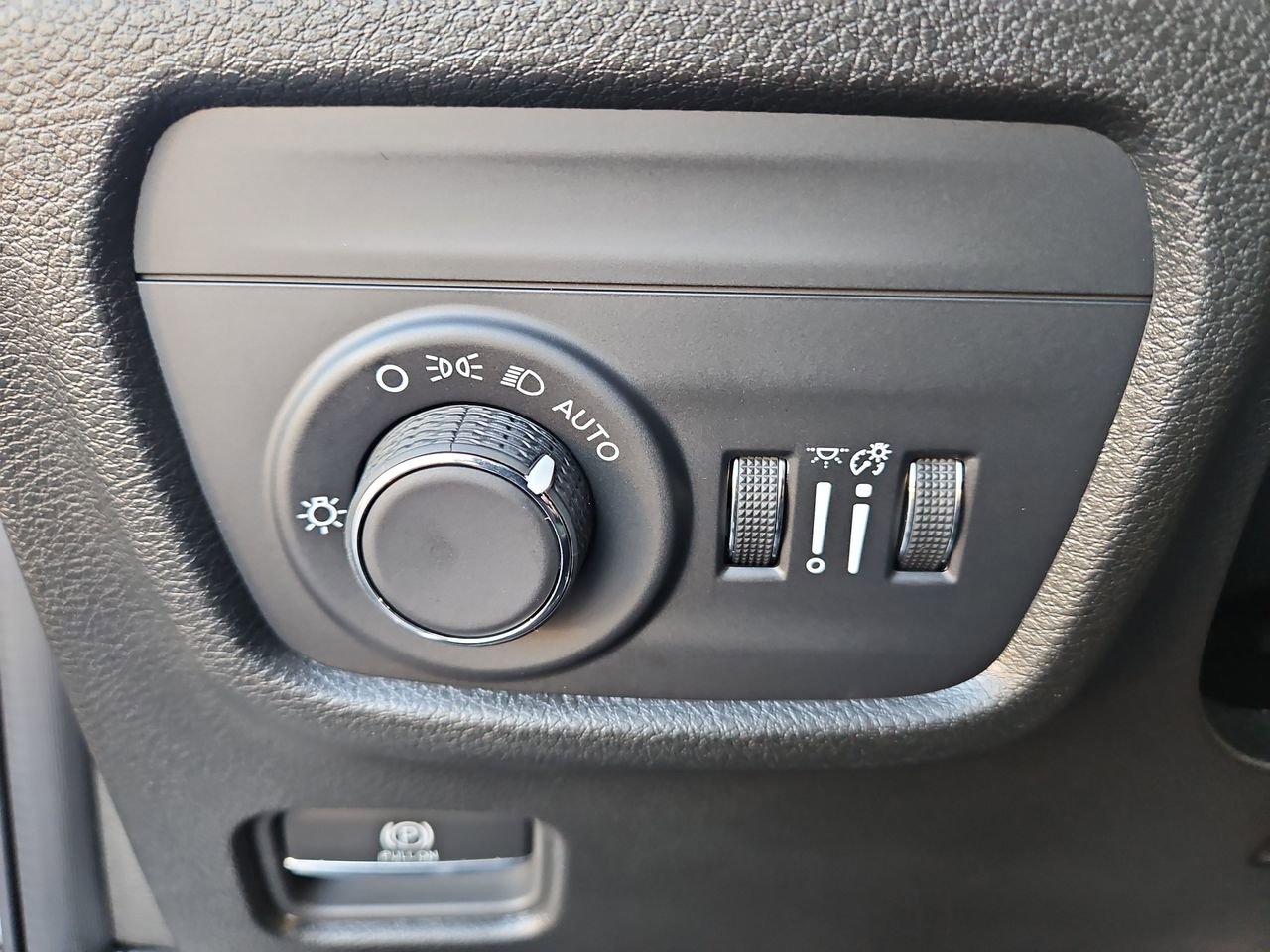 New 2025 Jeep Grand Cherokee L Altitude image 31