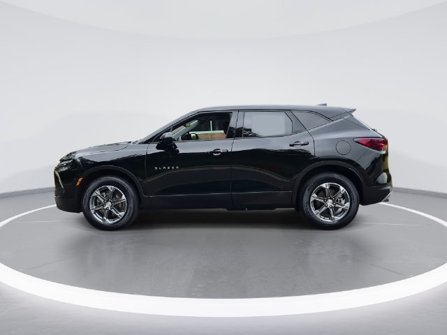 Used 2025 Chevrolet Blazer LT FWD image 5