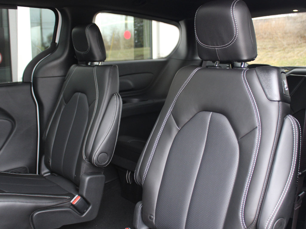 New 2026 Chrysler Pacifica Select AWD/4WD image 33