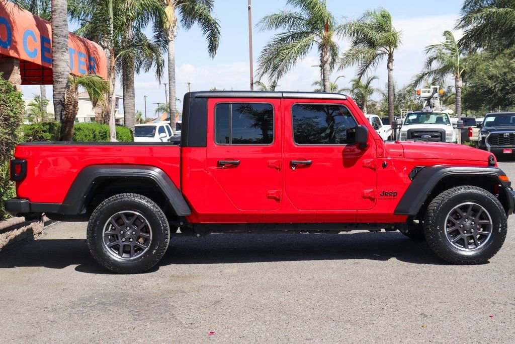 Used 2022 Jeep Gladiator Sport image 11