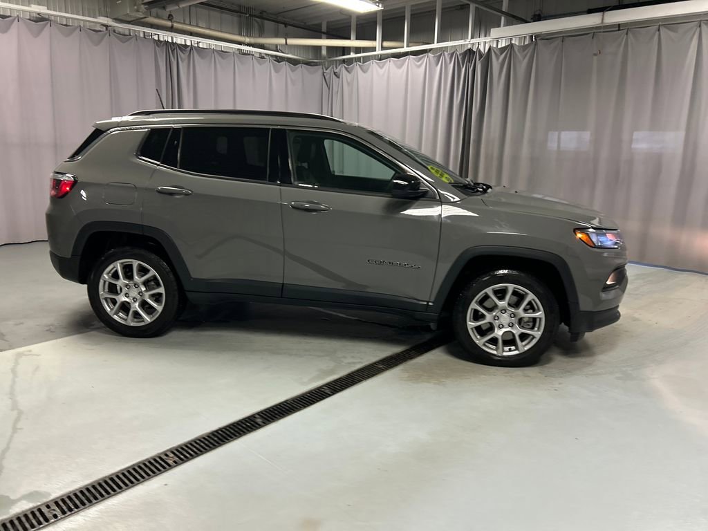 Used 2024 Jeep Compass Latitude image 8