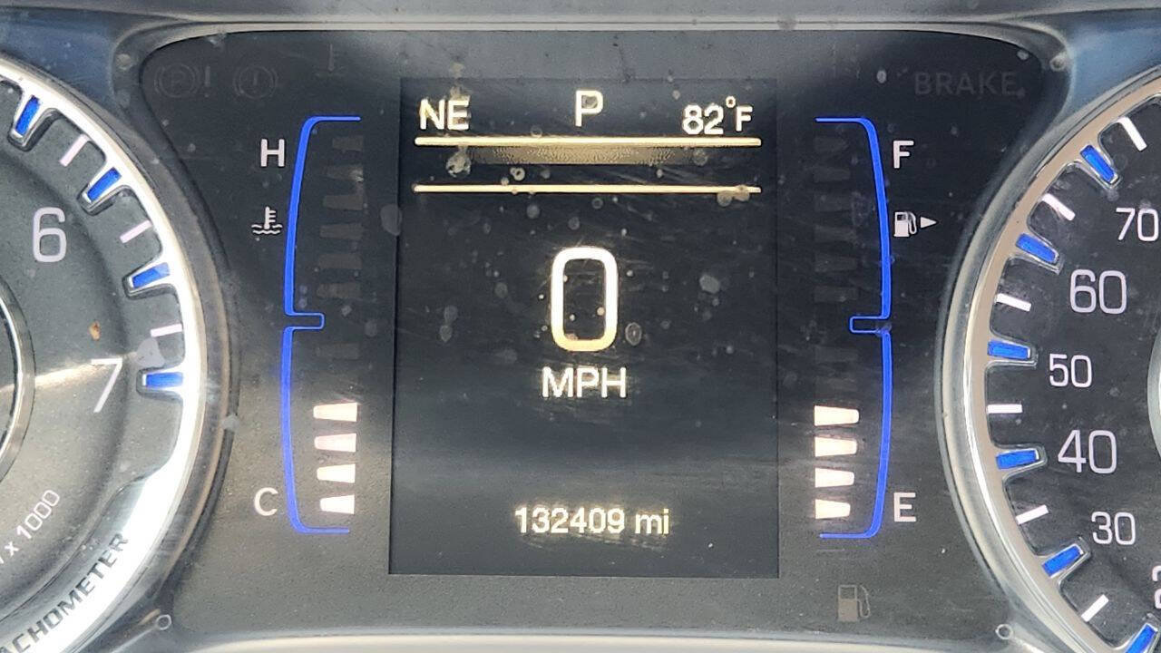 Used 2016 Chrysler 200 Limited FWD image 22