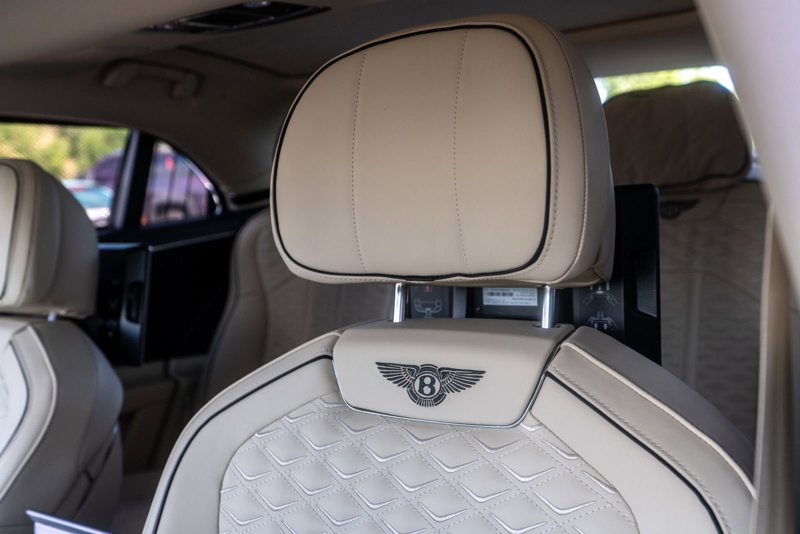 Certified 2025 Bentley Flying Spur Plug-In Hybrid image 25