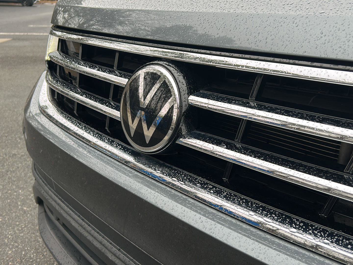 Used 2024 Volkswagen Tiguan SE image 11