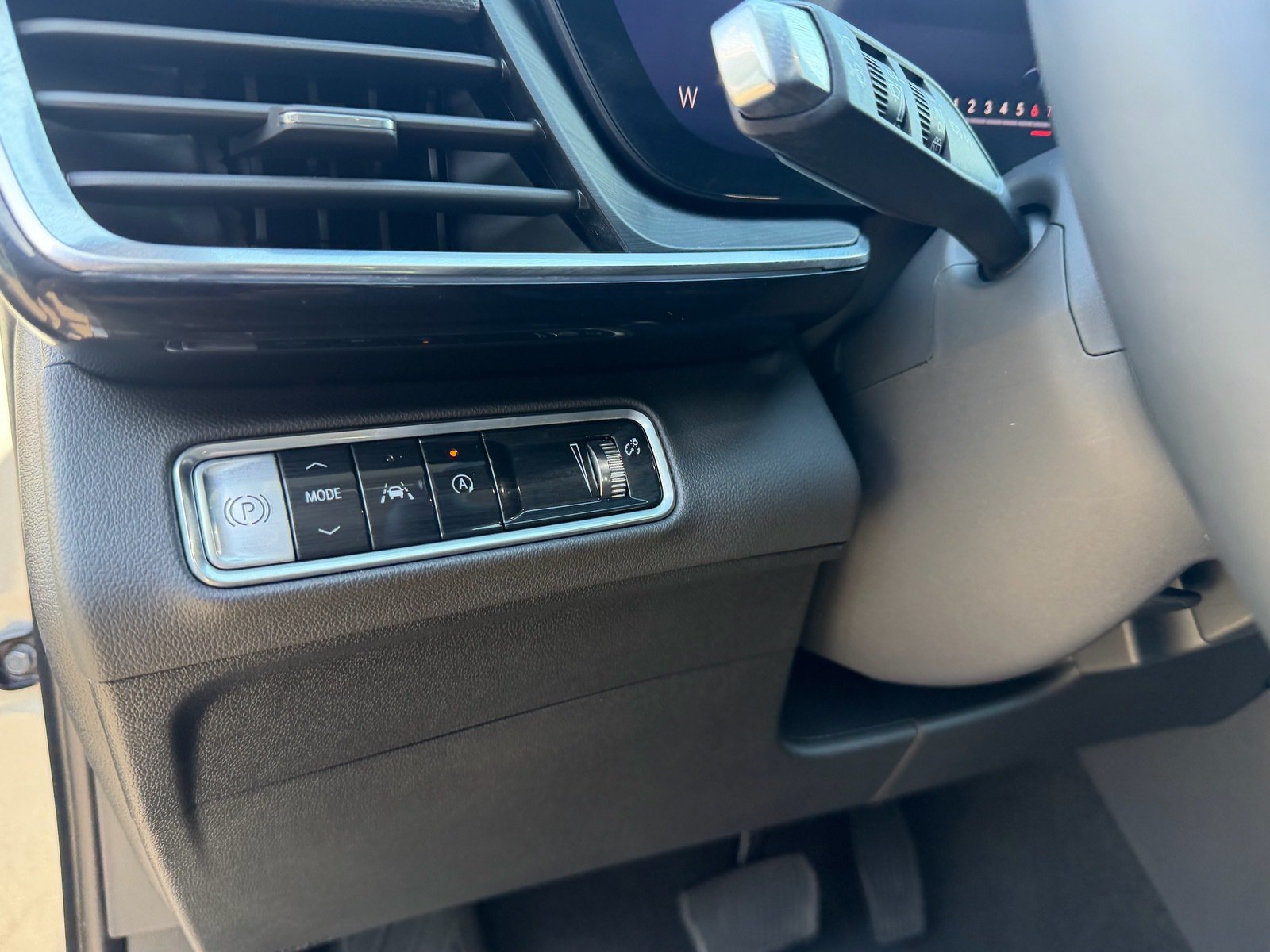 Used 2025 Buick Envision Preferred AWD/4WD image 23