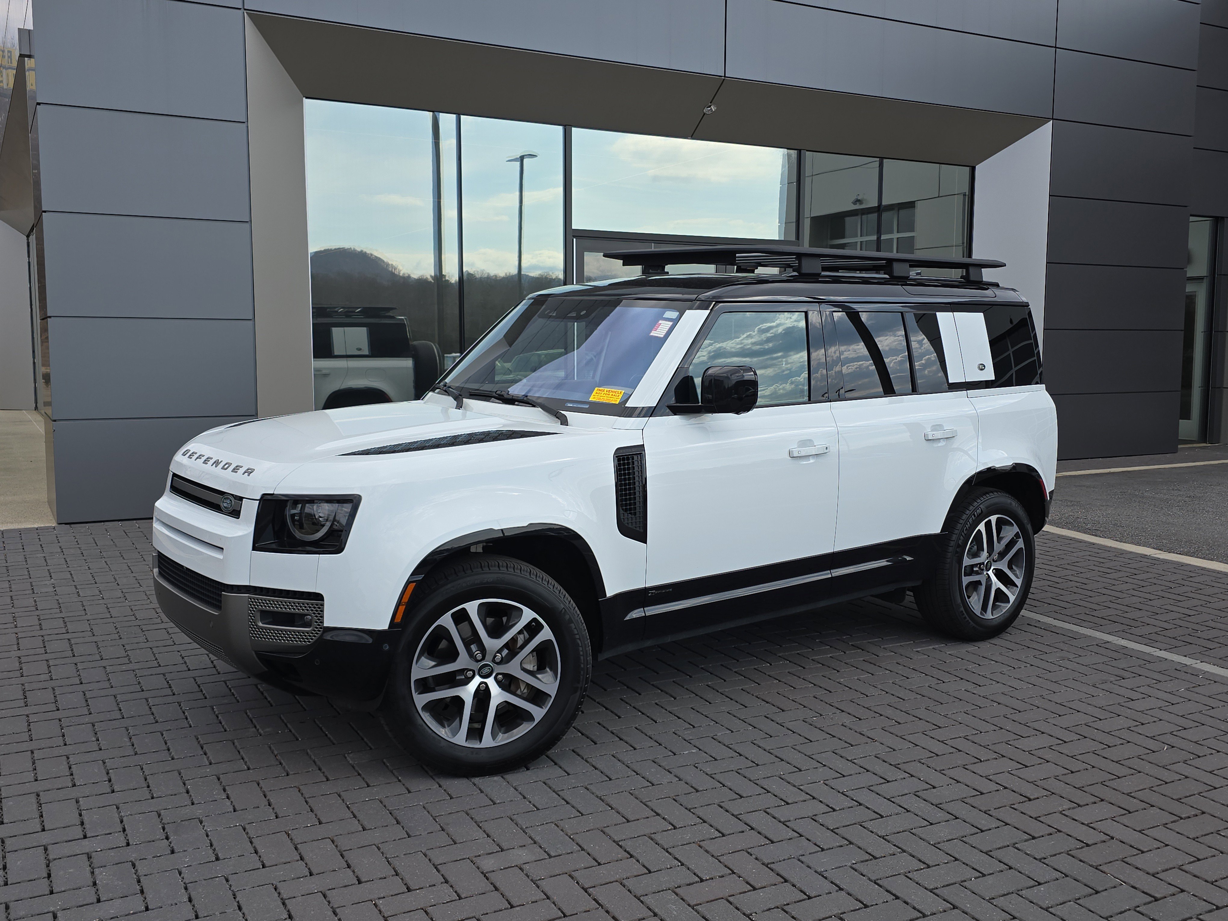 Used 2021 Land Rover Defender 110 X-Dynamic HSE image 1