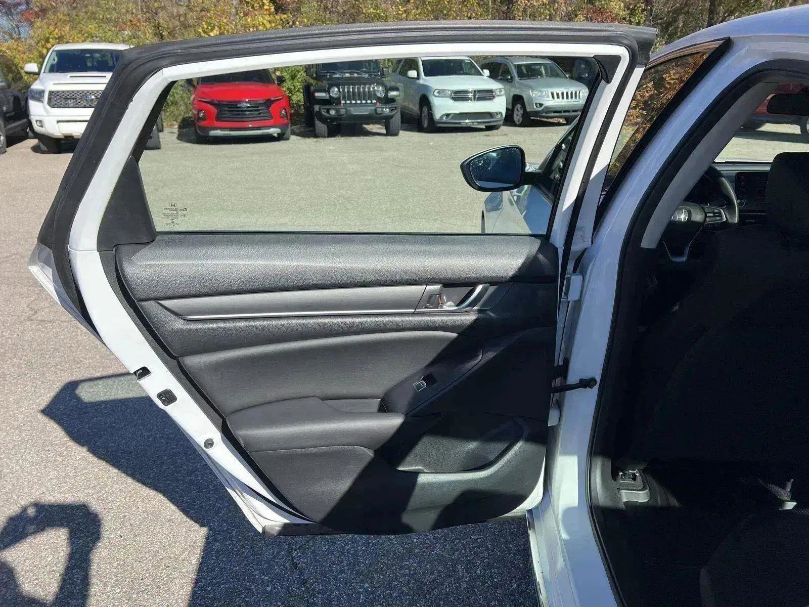 Used 2019 Honda Accord EX image 22