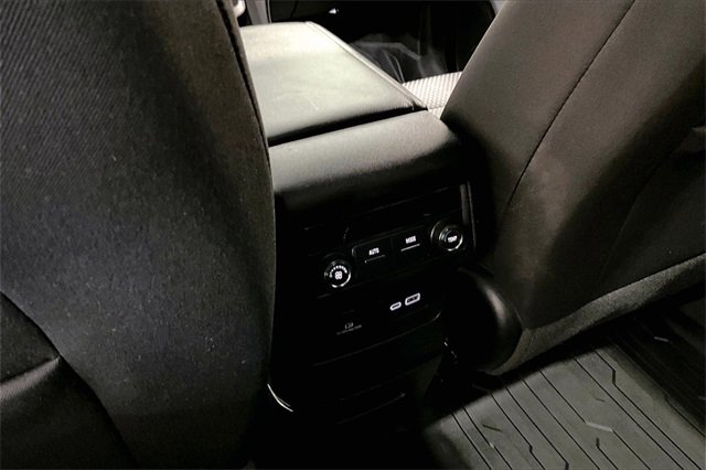 Used 2023 GMC Acadia SLE image 10