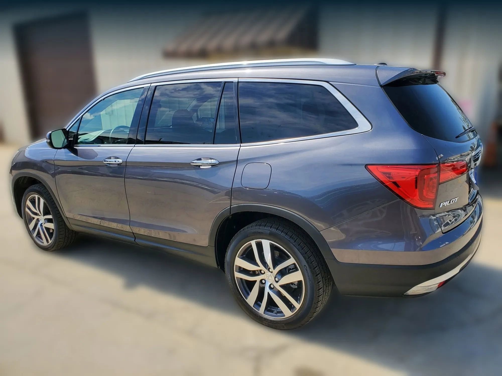 Used 2017 Honda Pilot Touring image 4