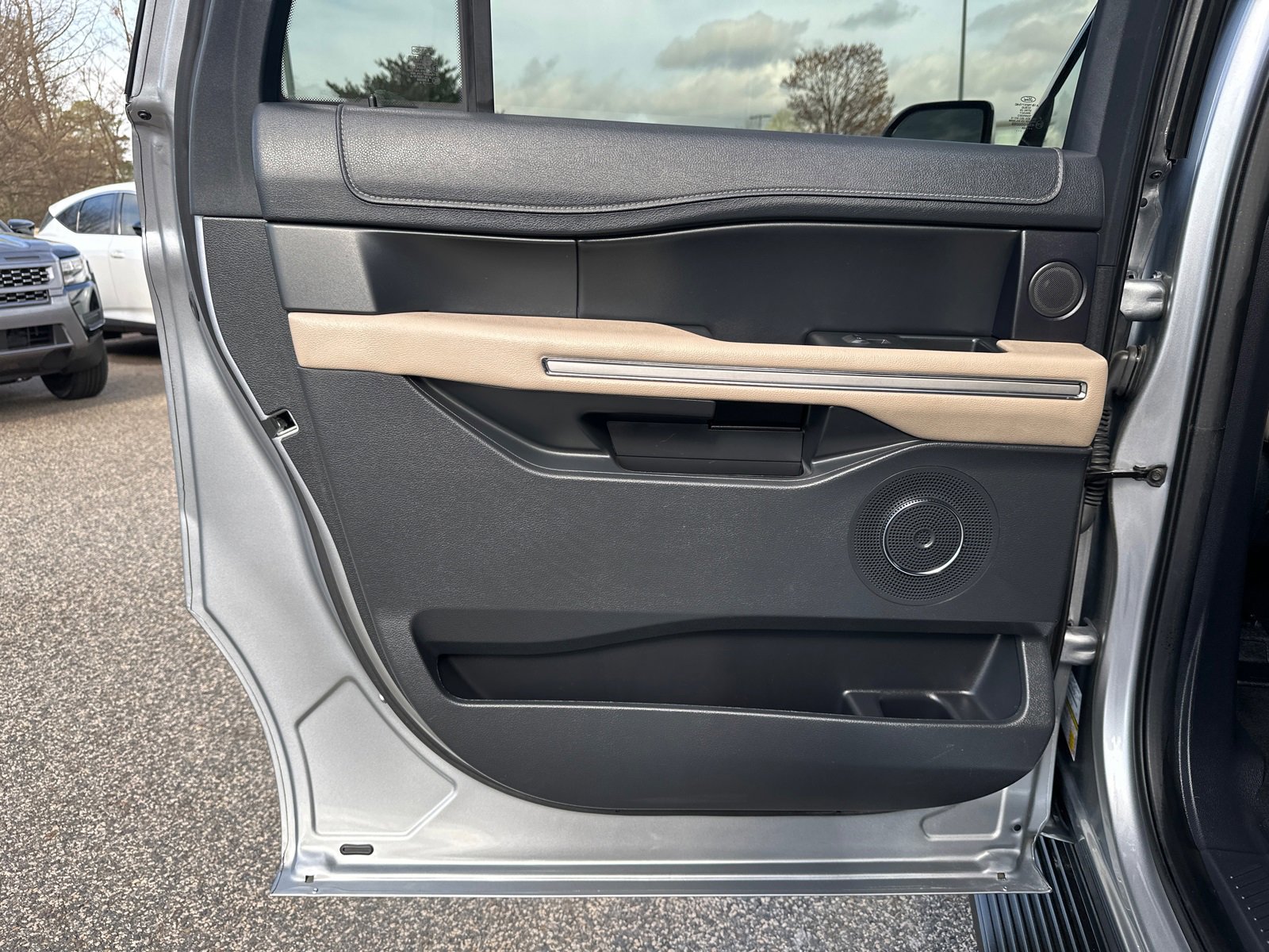 Used 2024 Ford Expedition Max Limited image 24