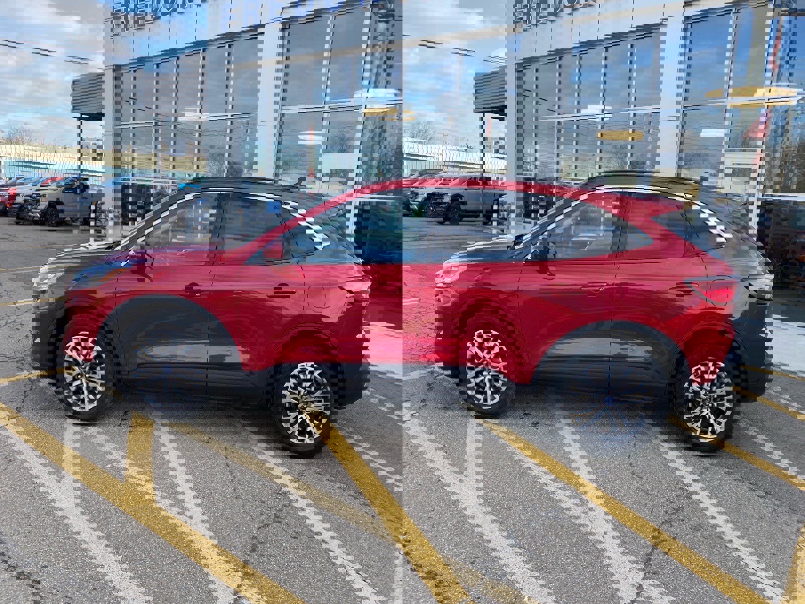 Used 2022 Ford Escape SEL image 2