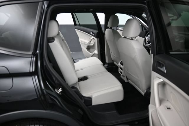 Used 2023 Volkswagen Tiguan SE R-Line FWD image 33