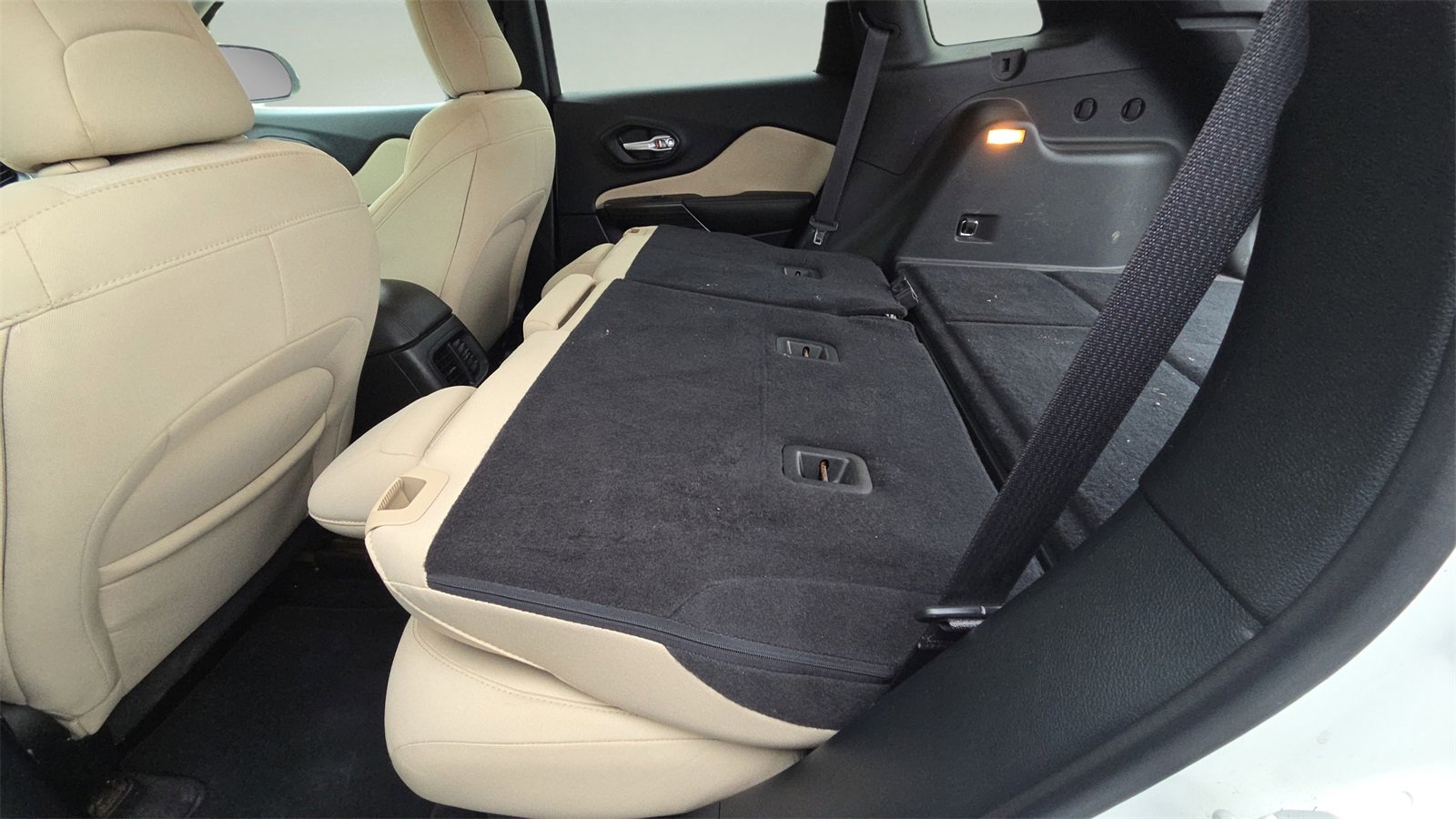 Used 2016 Jeep Cherokee Sport image 26