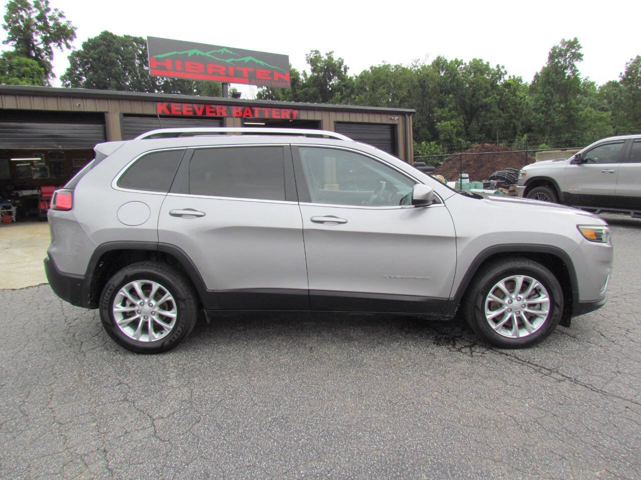 Used 2019 Jeep Cherokee Latitude w/ Popular Appearance Group image 8