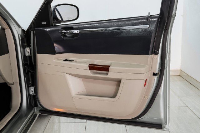 Used 2006 Chrysler 300 Touring image 41