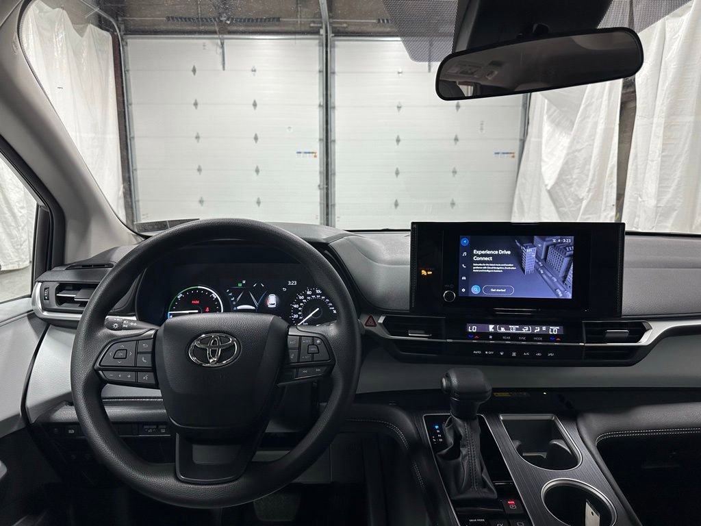 Used 2025 Toyota Sienna LE image 16