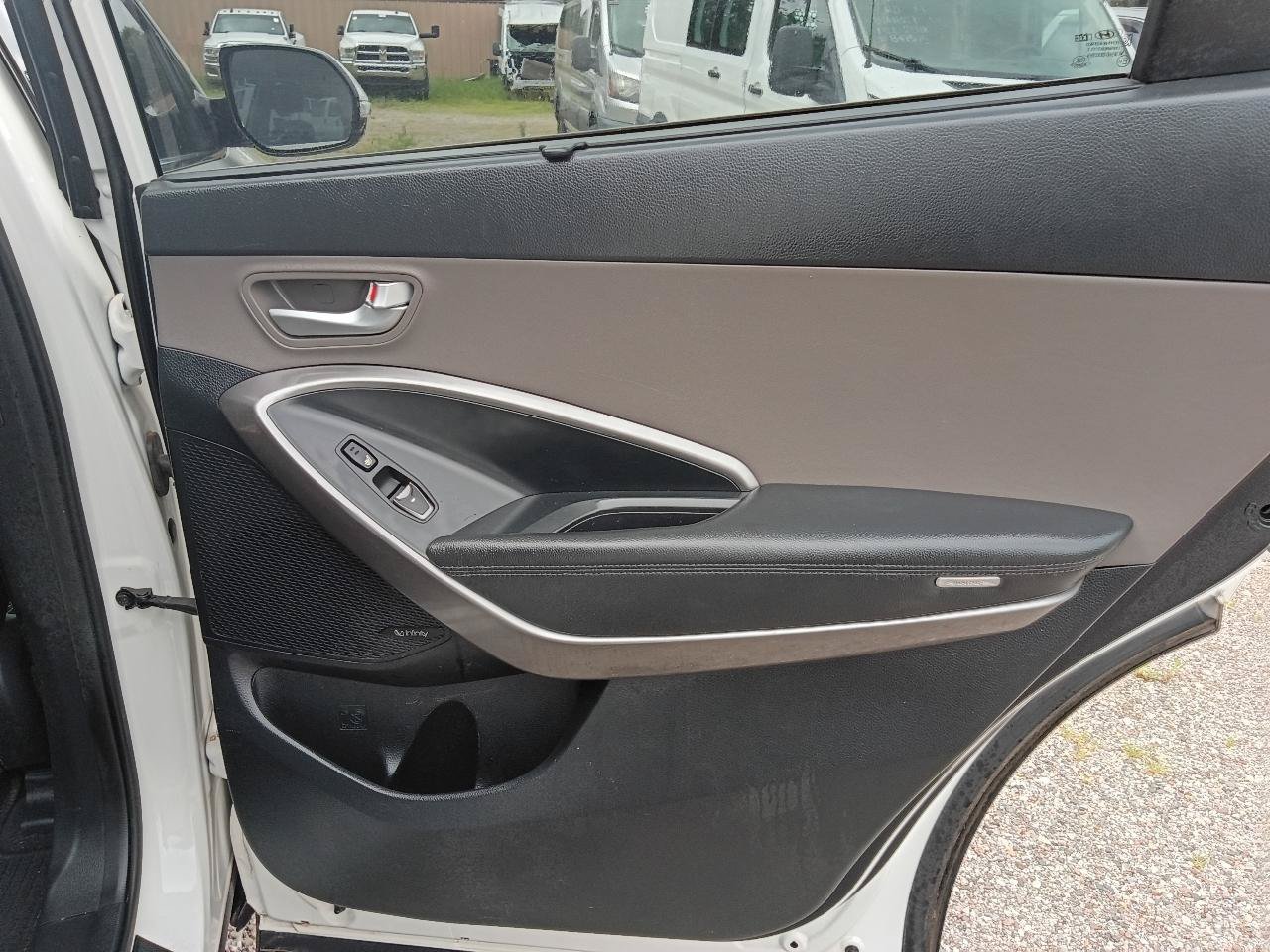 Used 2017 Hyundai Santa Fe FWD image 21