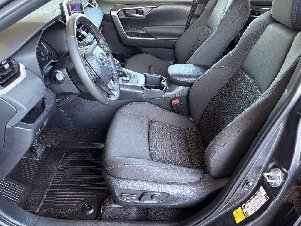 Used 2024 Toyota RAV4 SE AWD/4WD image 10