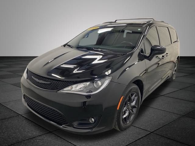 Used 2019 Chrysler Pacifica Touring-L Plus w/ S Appearance Package image 3
