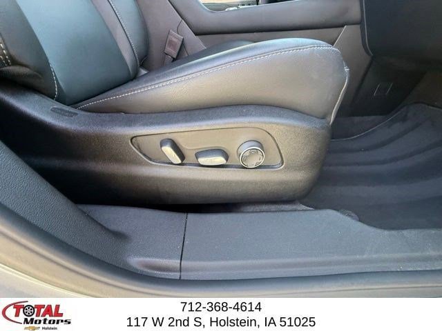 Used 2025 Cadillac XT4 Premium Luxury AWD/4WD image 16