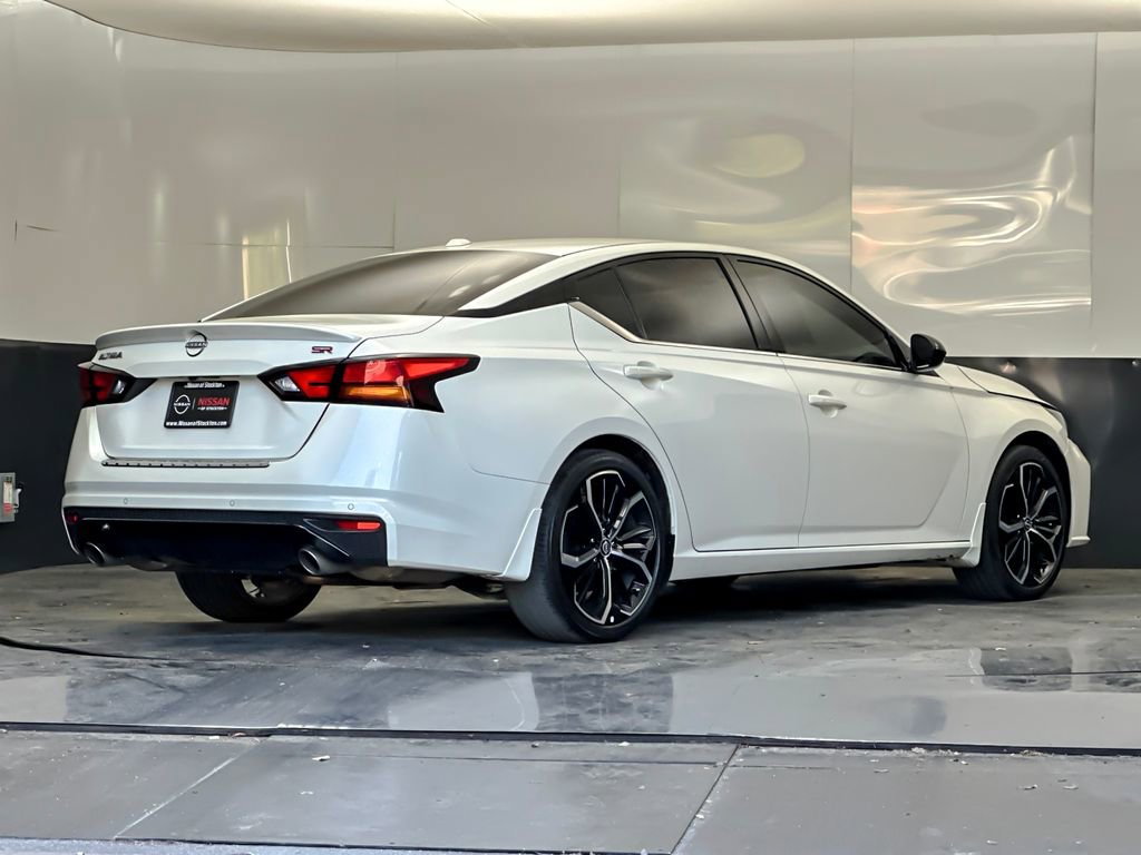 Used 2023 Nissan Altima 2.5 SR image 3