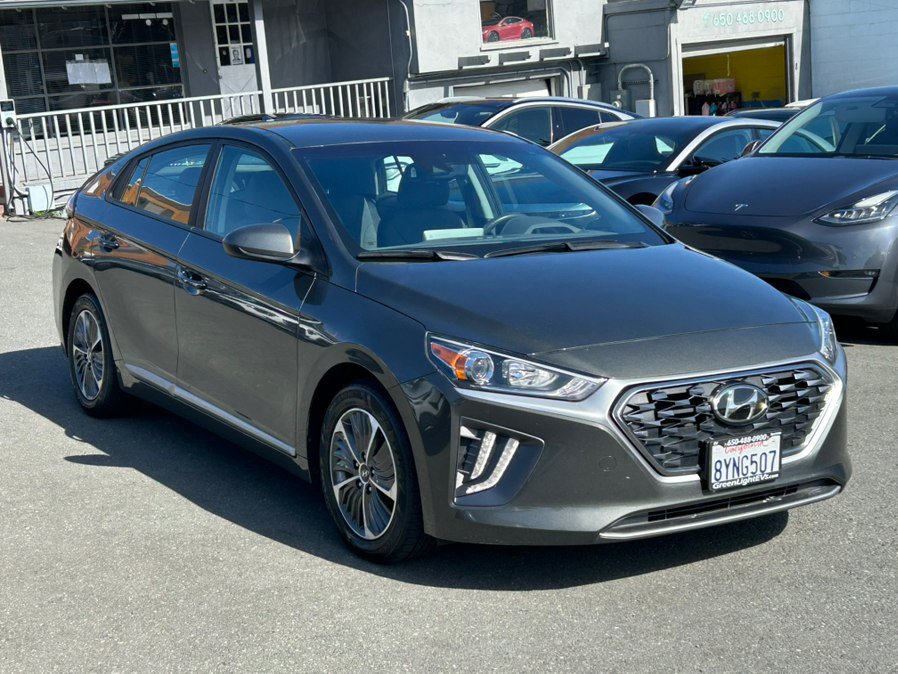 Used 2022 Hyundai Ioniq SE FWD image 3